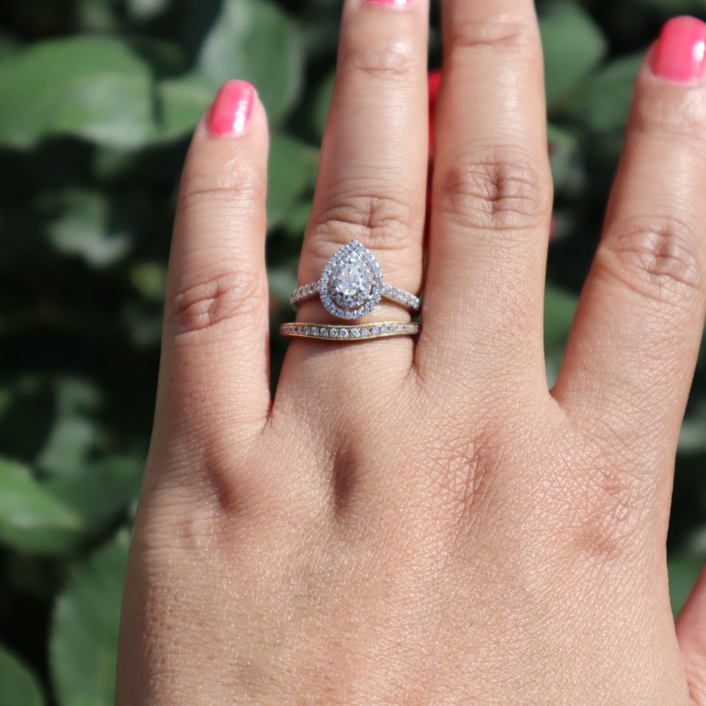 Pear shape diamond engagement ring - Picture 7 of 7